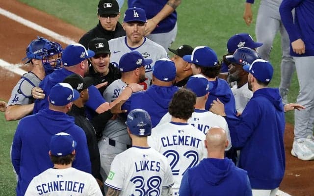 ウソでしょ…！？ 佐々木朗希、乱闘騒ぎで“まさかの展開”「面白すぎる」予想外のリアクションが話題に「とりあえず来ましたw」