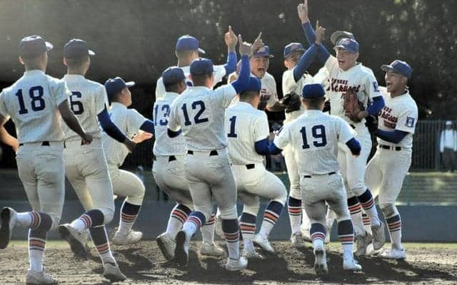 神戸国際大付が16年ぶりV　智弁学園に終盤勝ち越し　近畿高校野球