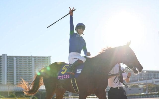 【JBCレディスクラシック】横山武「よく踏ん張ってくれた」アンモシエラ鮮やか連覇