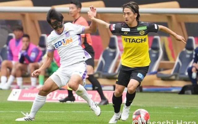 日本代表WBの離脱が生んだ柏の｢新システム｣、ミシャ式で左WB小屋松知哉と｢フリーマン｣躍動【ルヴァン杯決勝で｢変貌を遂げた｣柏、新兵器を｢手に入れた｣広島】(1)