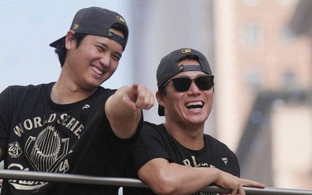 山本由伸が英語スピーチで絶叫「I love Dodgers, I love LA」　WS優勝セレモニーで主役に