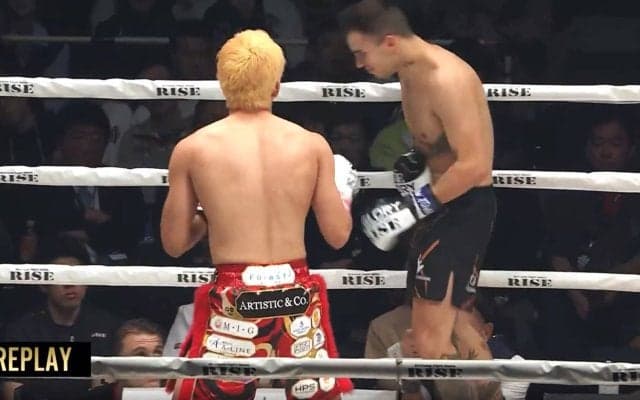 「あーー！」突然の“ギブアップ”KO 衝撃光景に実況絶叫 「初めて見ました」識者も驚愕