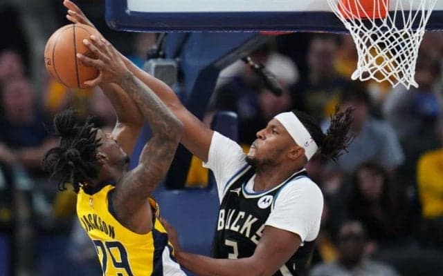 バックスとペイサーズのライバル関係が激化か…ターナーの”凱旋”に大ブーイング