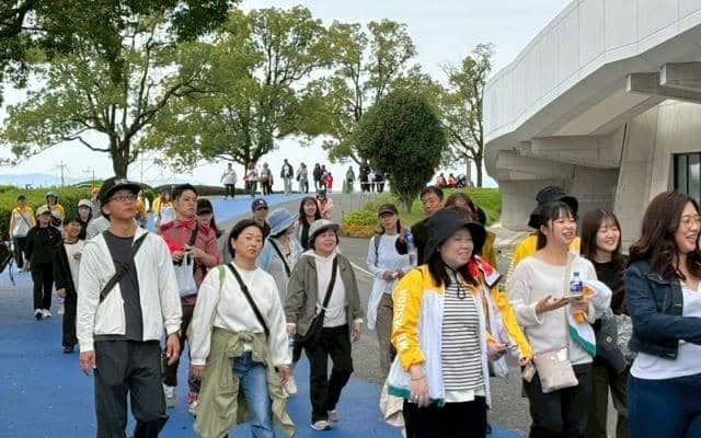 歩いて健康に、熊本市で400人が汗　Jリーグウォーキング