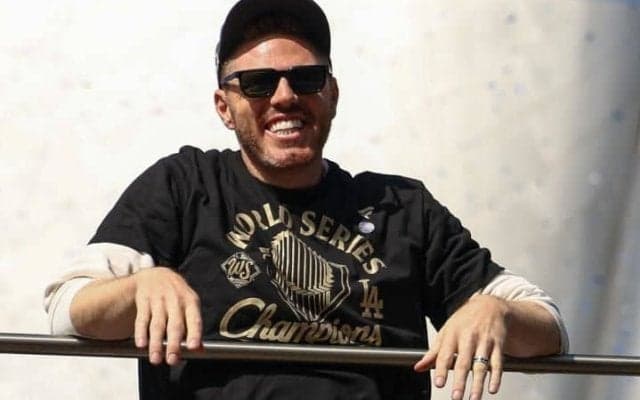 「フィールド外であんなエネルギーがあるとは…」今年も行われたベッツ宅ホームパーティーで魅せたフリーマンの＂ノリノリダンス姿＂にファン驚愕　「何でもできるんだな」