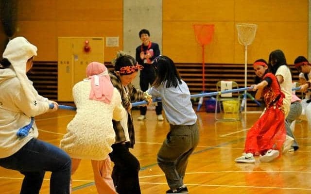 夜間中学で初めての運動会　最高齢は88歳、世代超え共に楽しむ