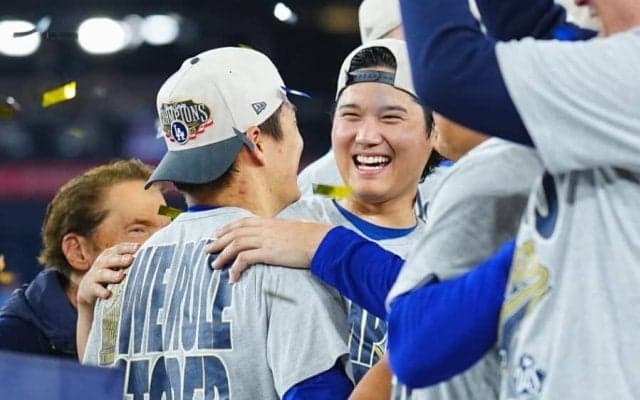 大谷翔平の“抱っこ”に山本由伸も歓喜　見逃さなかった一瞬…MLB公式に海外ファンも感謝