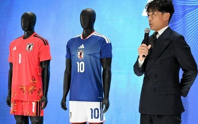 サッカー日本代表、W杯ユニホームお披露目　コンセプトは「水平線」