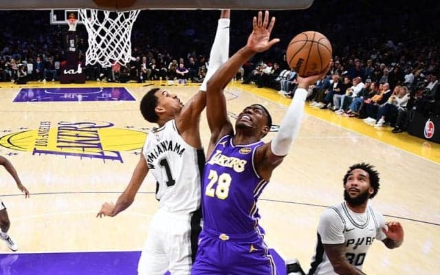 レイカーズがスパーズとの激戦を制して5連勝…ドンチッチが35得点、八村塁は第4Qの好守で貢献