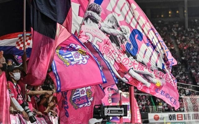 ｢これ無料はやばい｣ C大阪が先着2万名に黄金期マンUを彷彿!?｢襟付き×SHARP｣デザインの大阪名所入りコンフィットシャツプレゼント！｢カントナごっこしましょ！｣