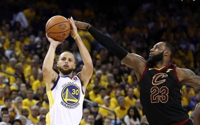 レブロンがカリーの影響力を語る「今は誰もが3ポイントを打つ。それはステフのお陰さ」