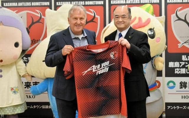 アントラーズ優勝へ「ready?」　ジーコ氏が応援シャツで後押し