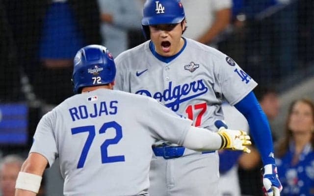 起死回生のWS同点弾の真実　苦しんだロハスを安堵させた大谷翔平の“言葉”「ねぇ君は来年引退できないよ。あと10年、僕と一緒にプレーするんだ」