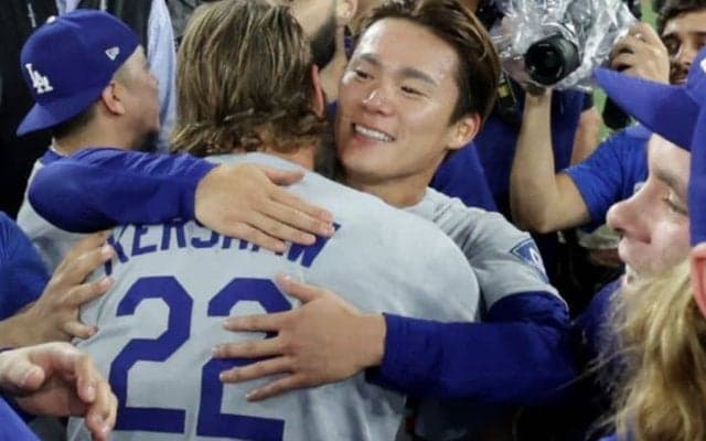 元同僚にちなんだ名前を子どもにつけるなら「ヨシかな」 引退カーショーが強調する山本由伸への“感謝”「素晴らしかった」