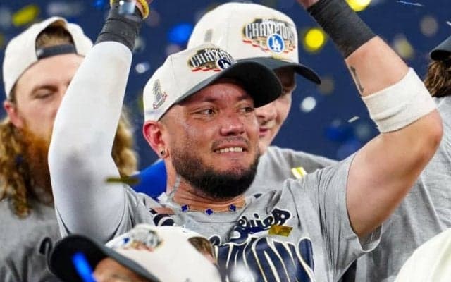 「尻にサッポロビールだ」WS連覇後にロハスが入れた“衝撃のタトゥー” 米番組で告白「バスやクラブハウスで飲むのが好き」