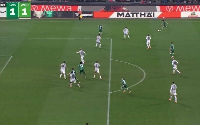 エグい軌道！日本代表DFがドンピシャ過ぎるクロスで同点ゴールをアシスト！「すごうま」「まじで美しい」超高精度クロスにSNS沸騰