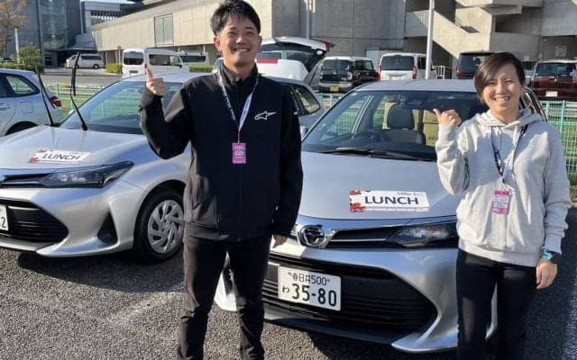 WRCジャパン：「午後のループは私たちが支える！」全日本参戦ドライバーがオフィシャルに昼食配達