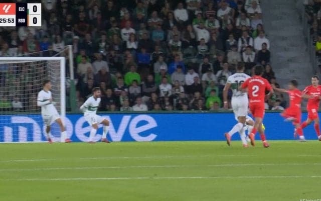 久保建英、ジャンピングボレーでゴール急襲！「落ち際叩くうまいボレー」「素晴らしい」“ショーバン”にジャストミートさせる絶妙シュートの瞬間