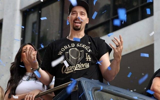 心配殺到の“大忙し”スネルが報告「やっとちょっとだけ」　250万円機器の上で…SNS更新