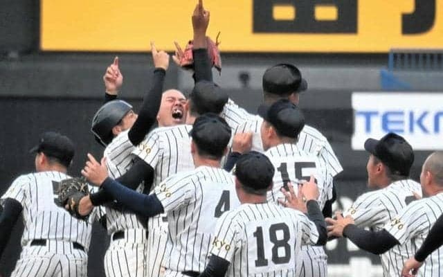 帝京が11年夏以来の甲子園へ前進　「OBの顔浮かんだ」監督は、涙