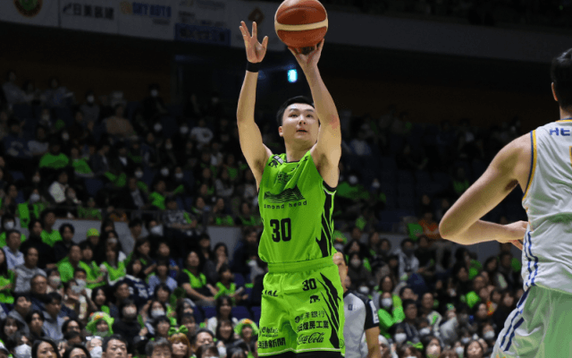 富永啓生が圧巻の3ポイント7本を含むキャリアハイ25得点…レバンガ北海道が滋賀を撃破しホーム5連勝