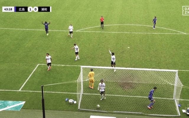 「どうしたんだよ…」浦和、外国人MF＆DFの“淡白な連続ミス”で失点「なんで見物？」「もう少しまともなクリアを」ファン落胆