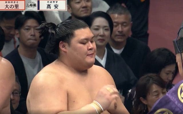 「俺の一年分の給料が一日で」「懸賞金すごい」横綱・大の里、圧巻白星スタート 大量の懸賞金にネット騒然