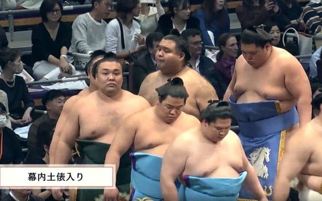 人気力士が二度見必至の“ペアルック”化粧まわし 「つい見ちゃうw」「斬新すぎる」「究極の飯テロ」反響相次ぐ