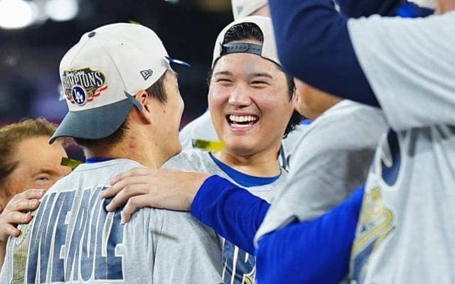 山本由伸が“絶叫”…ニヤつく大谷翔平　ド軍女性カメラマンが激写した瞬間「最高の写真」