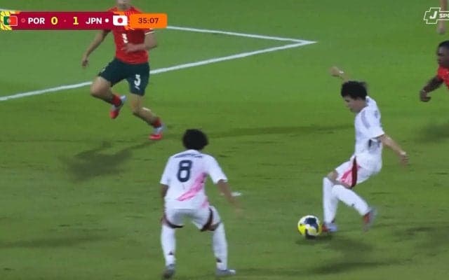 欧州最強GKも唖然…U-17日本代表MF、“神業キックフェイント”からスーパーゴール「16歳に脱帽」「すげー落ち着き」ポルトガルを完全翻弄