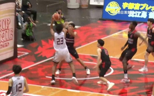 本当に高校1年生？日本代表選出の怪物・白谷柱誠ジャック、ど迫力のスピンムーブにバスケユーチューバーも衝撃