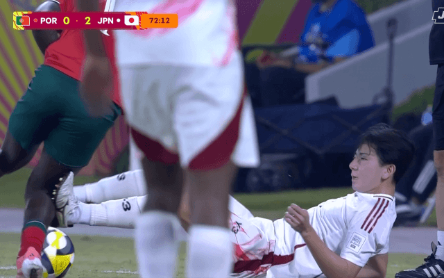 「報復行為に見える…」U-17日本代表MF、“足裏キック”で一発レッドカード「若さ出たな」「反省と成長を」複数試合の出場停止も