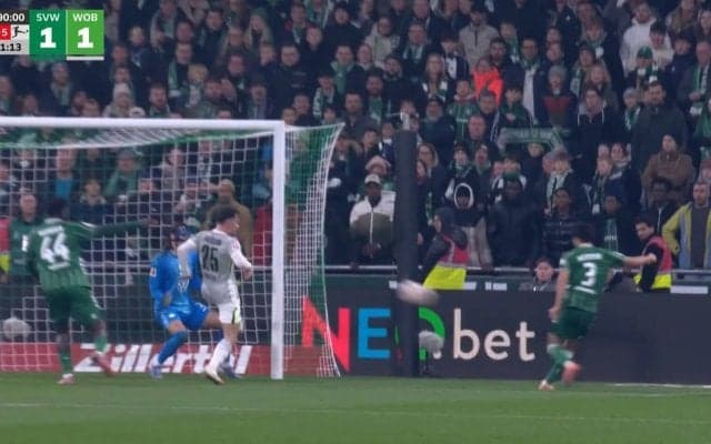 日本代表DF、ドンピシャボレーで勝ち越しゴール“未遂”… 味方のファークロスに完璧に合わせるもビッグセーブで防がれた瞬間