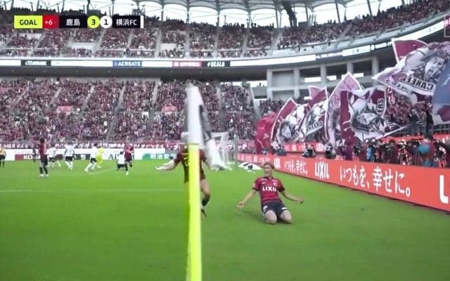 「笑わせに来るな」鈴木優磨“オフサイド判定”に見せた秀逸過ぎるリアクションが話題「最高のエンターテイナーやな」