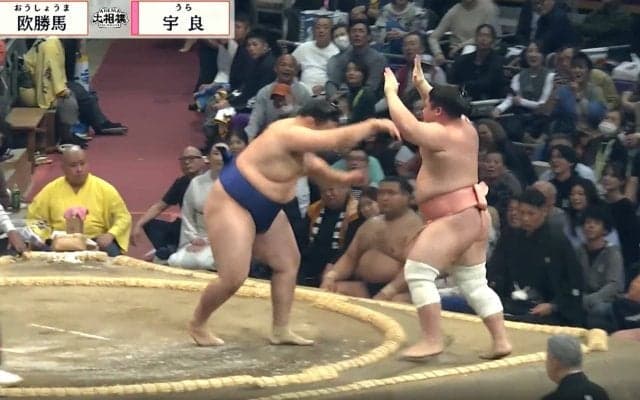 「さがり投げるなw」宇良、衝撃の奇策 土俵を割る際の“謎”ポーズにもツッコミ相次ぐ