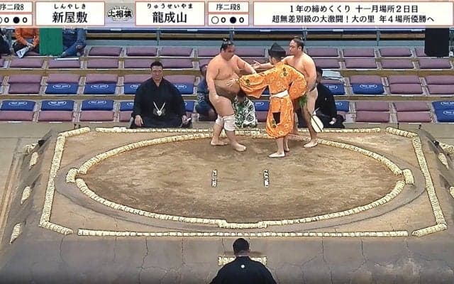 「まだー！（怒）」若手行司、身を挺して“待った”「これは激おこ」「よく止めた」ファン注目 あまりの迫力に「すみません」年上力士も恐縮