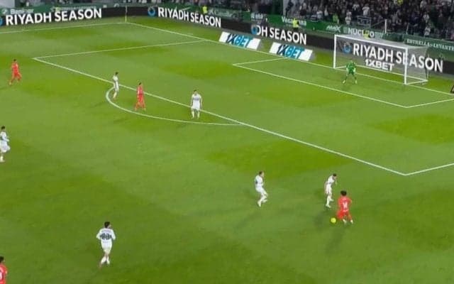 久保建英、右サイドを完全攻略「いい動き」絶品フリックで相手守備をかく乱→ドリブル突破でチャンスメイクの瞬間「一気に前進したな」