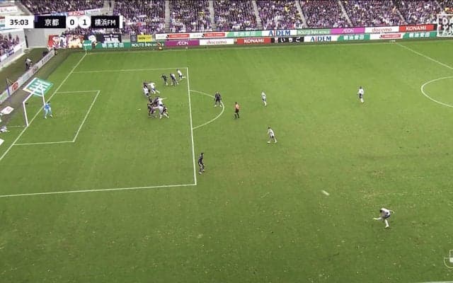 「誰も止められない…」横浜FMを救った“悪魔の左足”に騒然！「カーブの軌道えぐすぎ」助っ人MFが神クロスで完璧アシスト