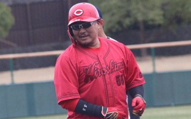 広島でプレーした松山竜平がで第1打席でヒット！球場からは大きな歓声！【トライアウト】