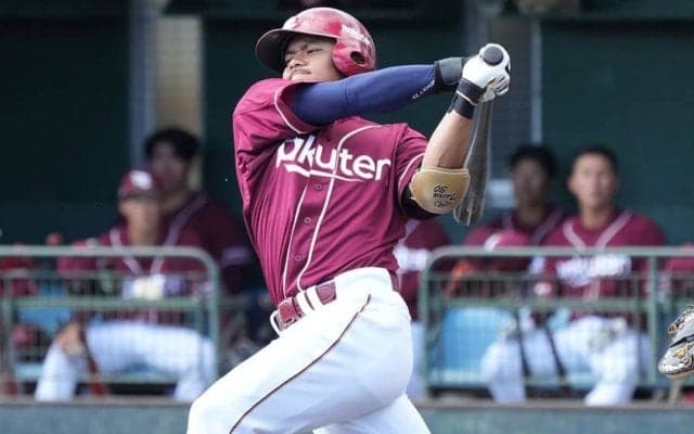 楽天が2選手を支配下登録　平良は1年で復帰、2軍打率.354…古賀「やっとスタートラインに」