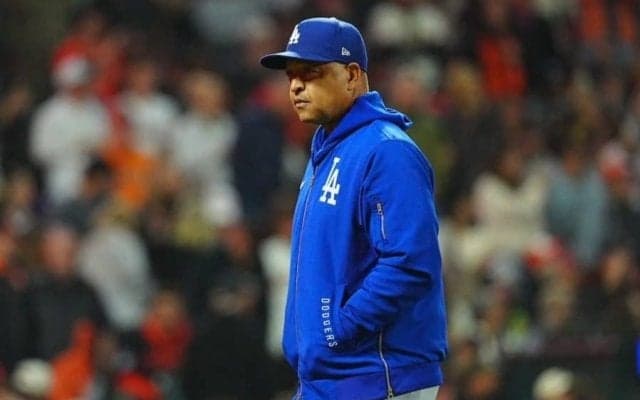 “無視”されたロバーツ監督に憤慨「なぜだ？」　まさかの「0」に米メディア疑問