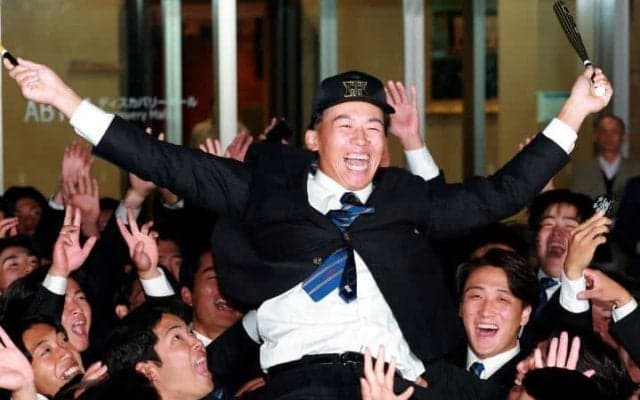 阪神ドラ1の立石正広がベテラン女優と「偶然」の出会い　愛犬との3ショットに「すごい繋がり」「犬好きな人は絶対いい人」