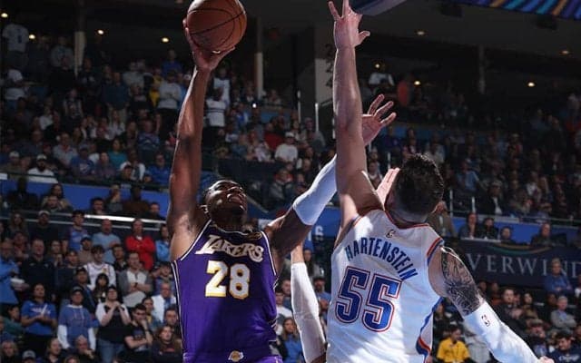 レイカーズが昨季王者サンダーに29点差で完敗…八村塁は2本の3Pを含む13得点