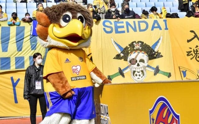 ｢今年1の衝撃映像｣新感覚｢ベガッ太カメラ｣がアツい!? J2仙台の“秘蔵映像”広報カメラに｢神アングル｣搭載！｢にしてもベガッ太さんのくちばしいい味出してますね｣