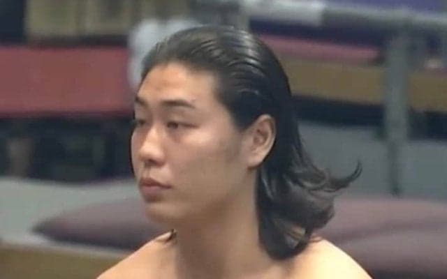 「一体何頭身？」身長186センチの“抜群スタイル”ロン毛力士に熱視線「理想体型すぎて泣きたい」