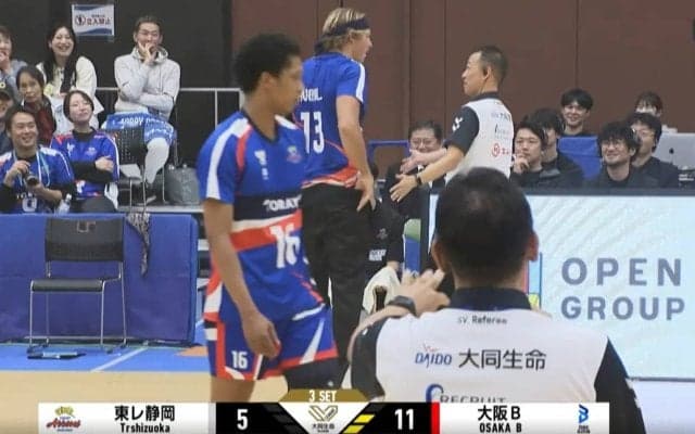 何やってんだよ！ 男子バレー、選手交代で前代未聞の“珍光景” SNSで真相が明かされて話題「どうしようもなく愛おしい」