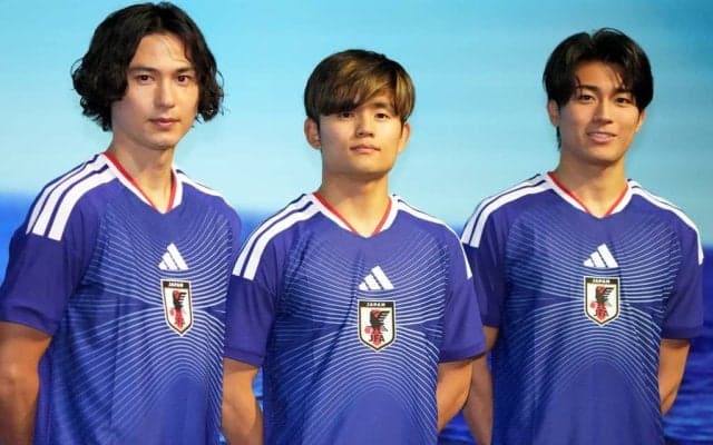 もう見た⁉日本代表MF南野拓実が｢長髪→短髪｣＆FW後藤啓介が｢金髪→黒髪｣にチェンジ！ ガーナ戦前日の変身に｢南野は短髪がガチイケなんよ｣｢こっちの方が似合ってて好き｣