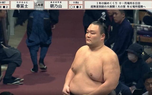 そこは朝乃山！ 十両で“幕内優勝”経験者同士の取組 尊富士を大逆転で撃破に館内騒然