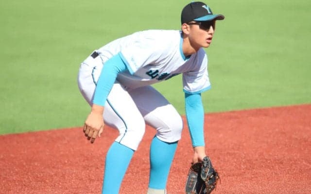 練習開始からわずか10日…山梨学院の怪物二刀流が守備で存在感！指揮官も絶賛｢想像を超えてくる｣【明治神宮大会】