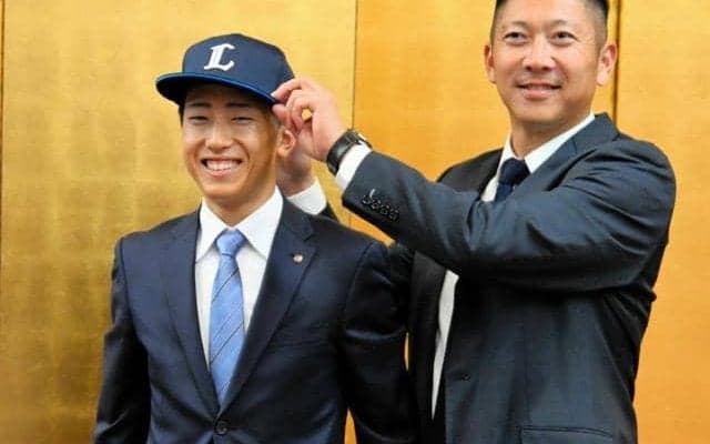 目指せ盗塁王！　高知・四国銀行で54年ぶり指名の川田選手が仮契約